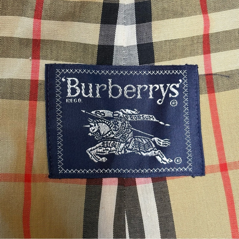 Burberry trench coat. - Picture 11 of 14